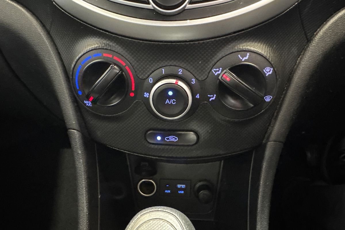 2014 Hyundai Accent Active RB2