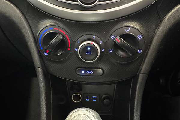 2014 Hyundai Accent Active RB2