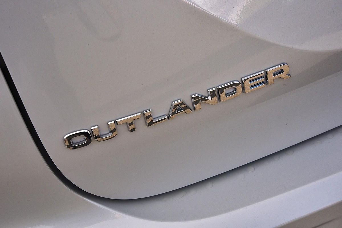 2025 Mitsubishi Outlander Exceed ZM