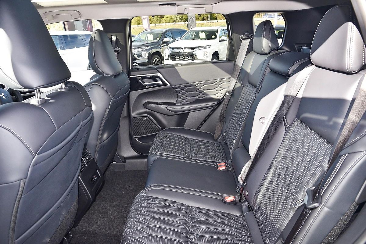 2025 Mitsubishi Outlander Exceed ZM