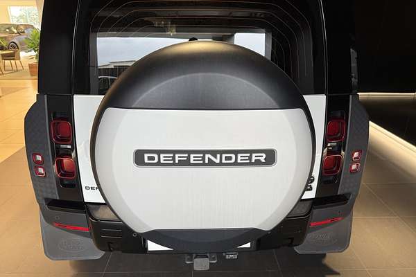 2021 Land Rover Defender 110 D300 HSE L663