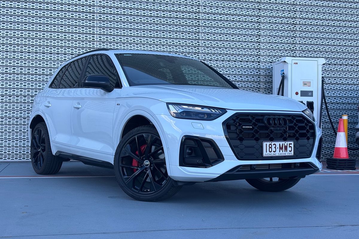 2023 Audi Q5 55 TFSI e S line FY