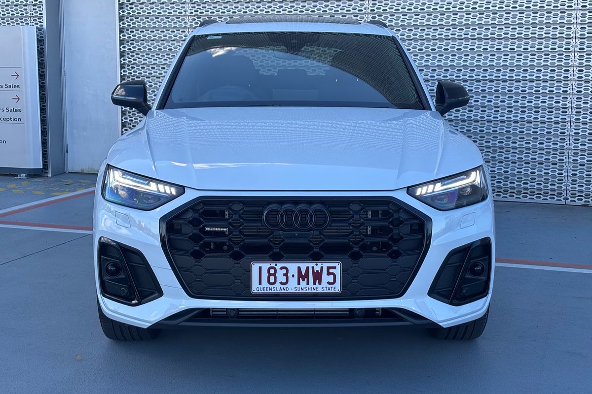 2023 Audi Q5 55 TFSI e S line FY