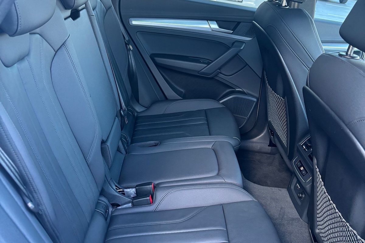 2023 Audi Q5 55 TFSI e S line FY