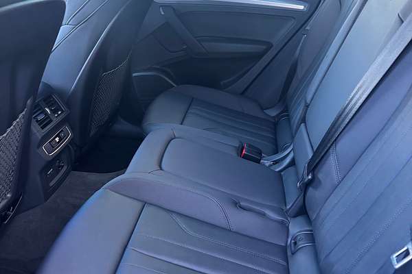 2023 Audi Q5 55 TFSI e S line FY