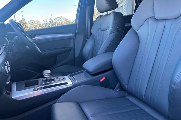 2023 Audi Q5 55 TFSI e S line FY