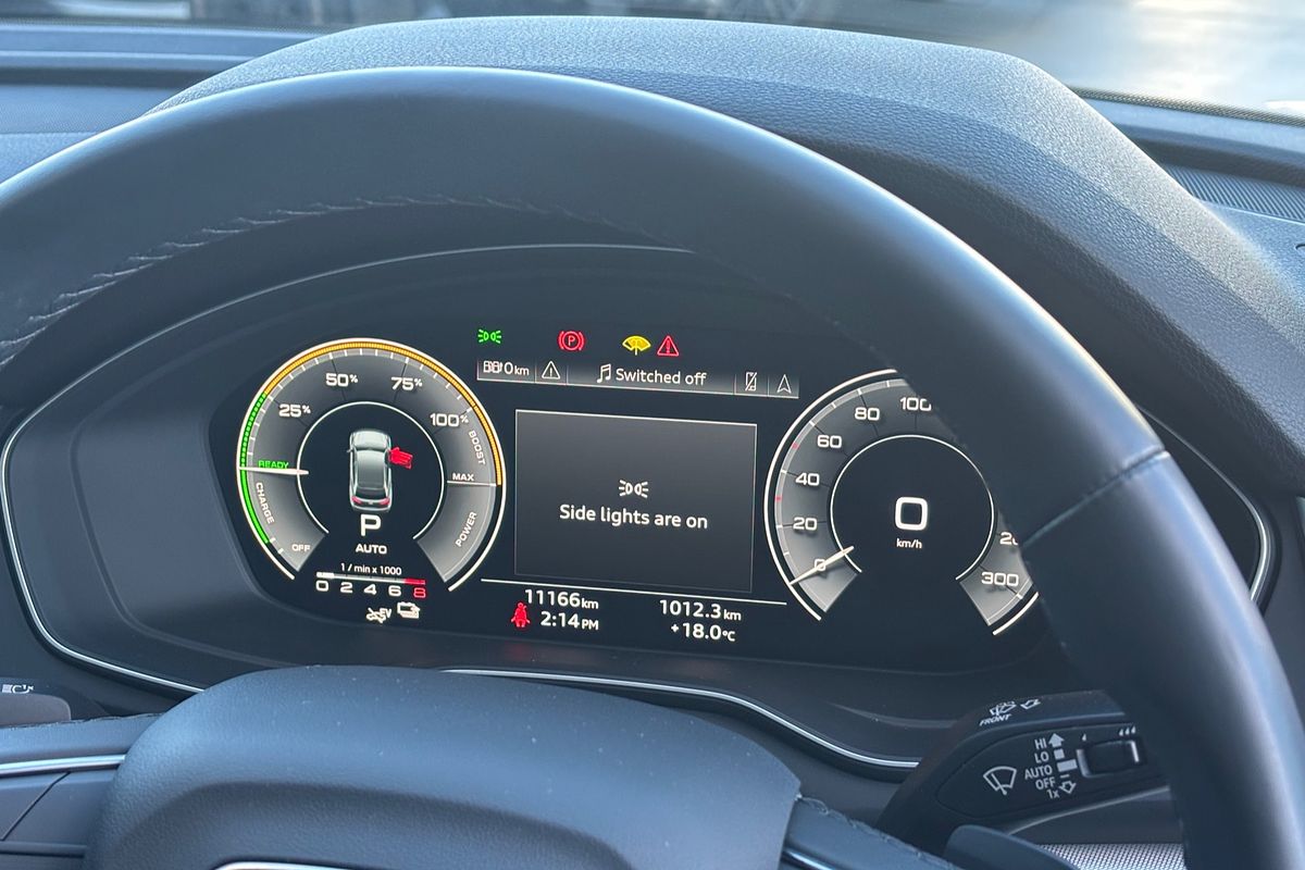 2023 Audi Q5 55 TFSI e S line FY