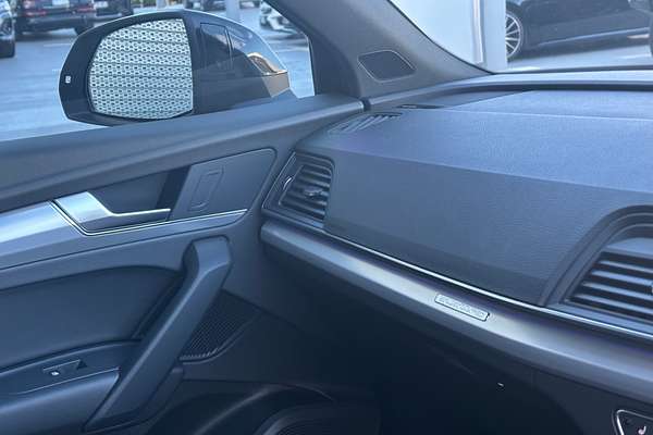 2023 Audi Q5 55 TFSI e S line FY