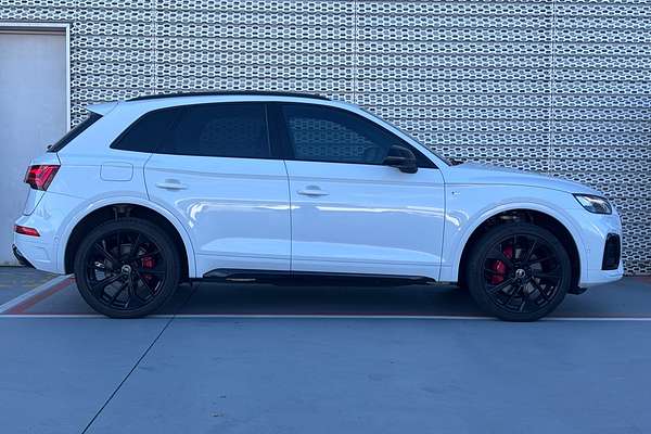 2023 Audi Q5 55 TFSI e S line FY