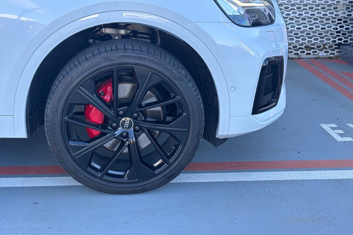 2023 Audi Q5 55 TFSI e S line FY
