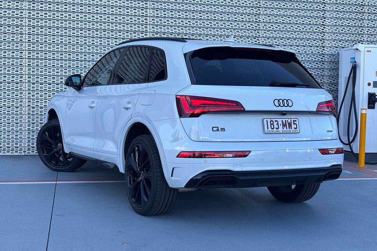 2023 Audi Q5 55 TFSI e S line FY