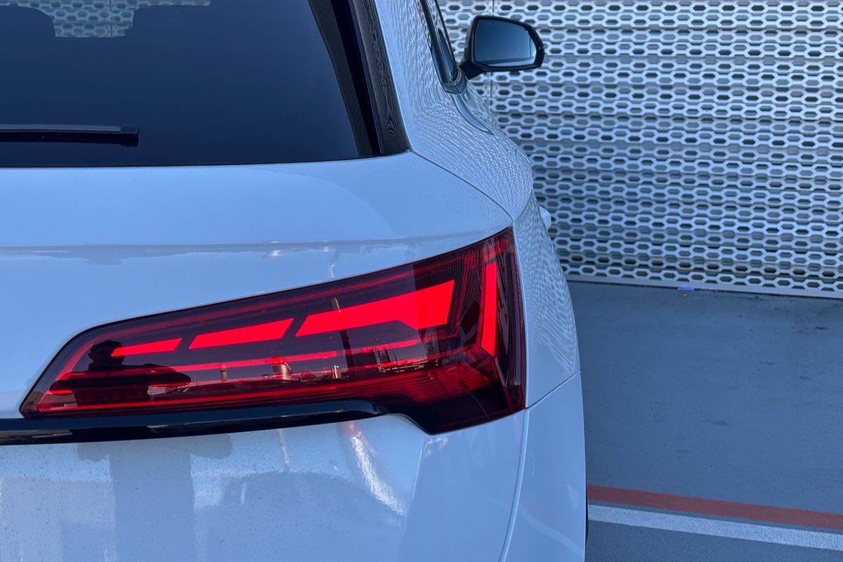 2023 Audi Q5 55 TFSI e S line FY