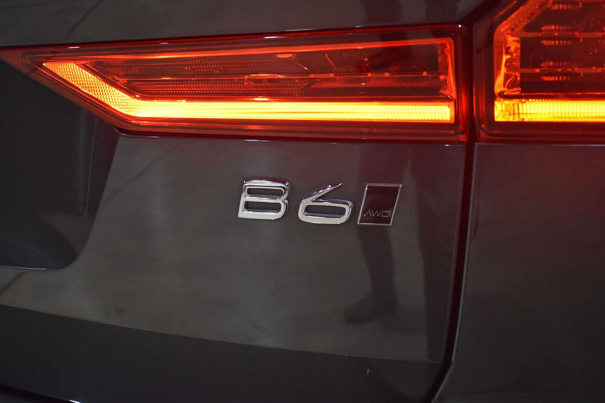 2021 Volvo XC60 B6 R-Design