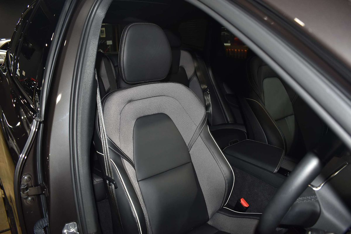 2021 Volvo XC60 B6 R-Design