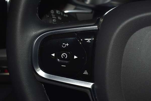 2021 Volvo XC60 B6 R-Design