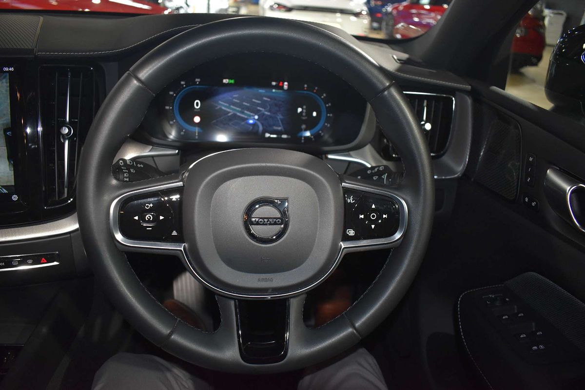 2021 Volvo XC60 B6 R-Design