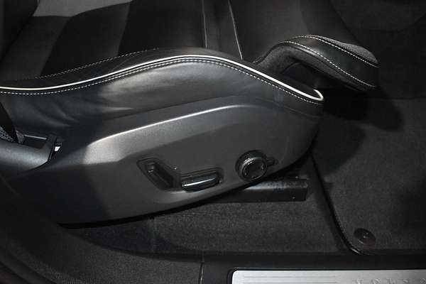 2021 Volvo XC60 B6 R-Design