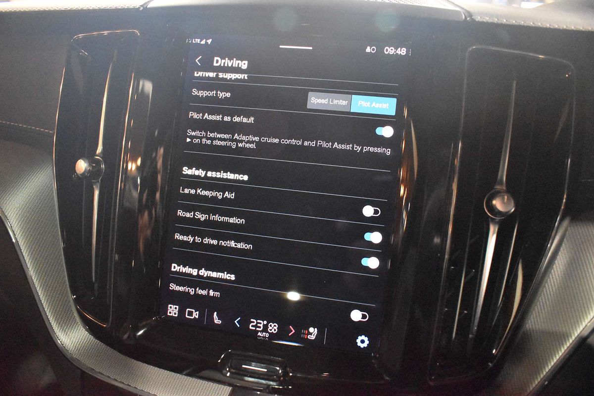 2021 Volvo XC60 B6 R-Design