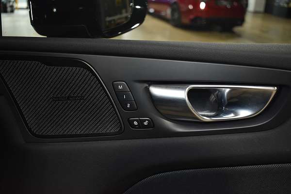 2021 Volvo XC60 B6 R-Design