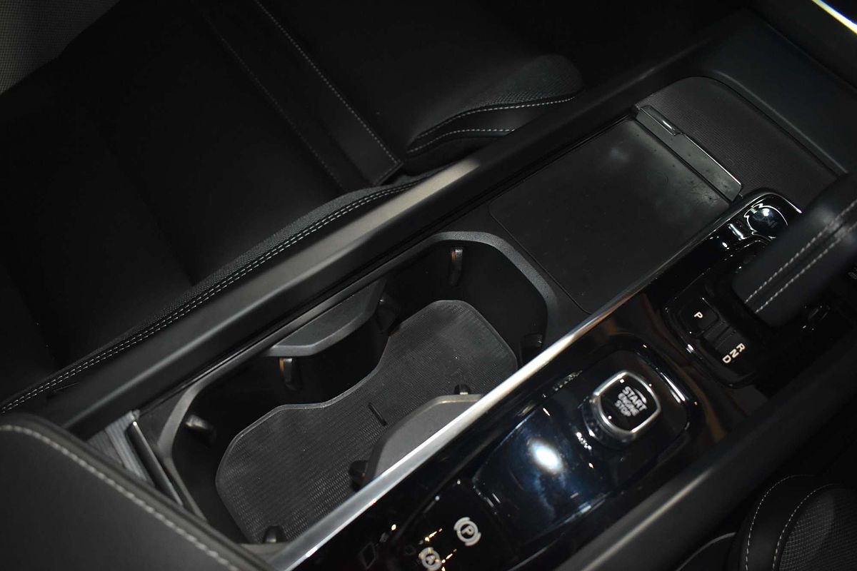 2021 Volvo XC60 B6 R-Design