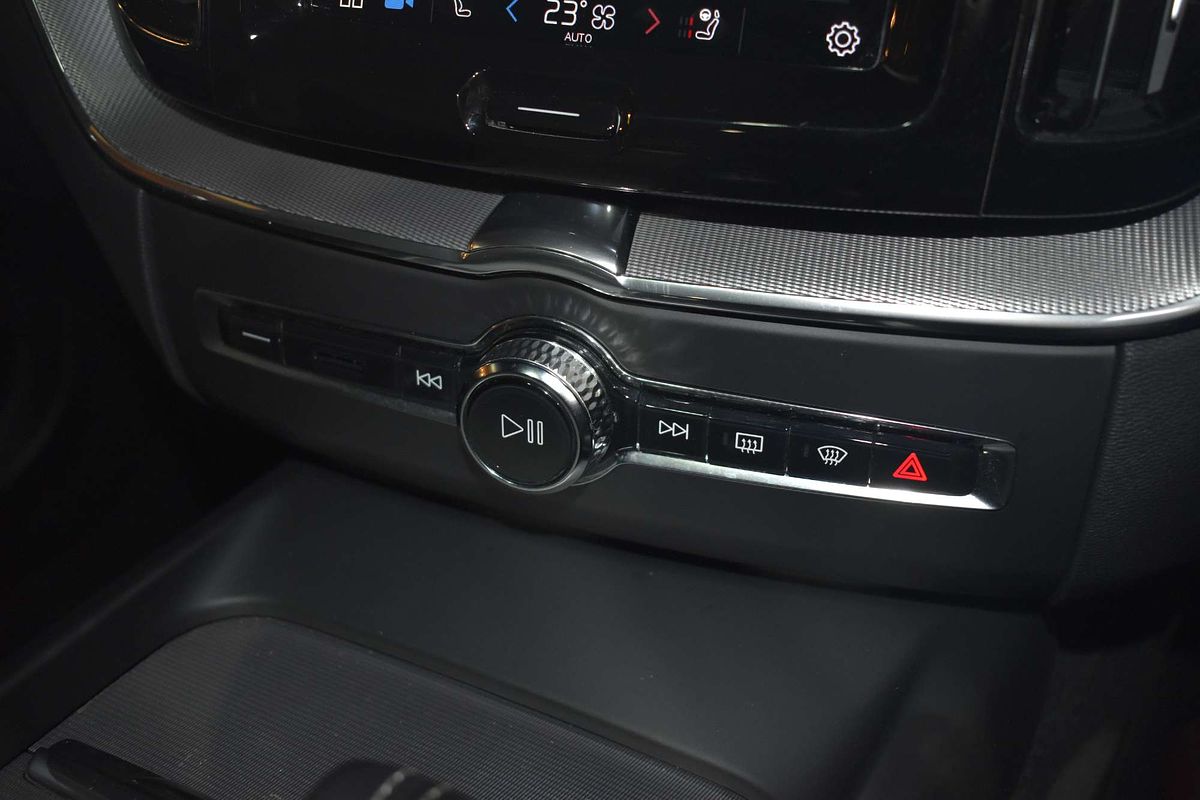 2021 Volvo XC60 B6 R-Design