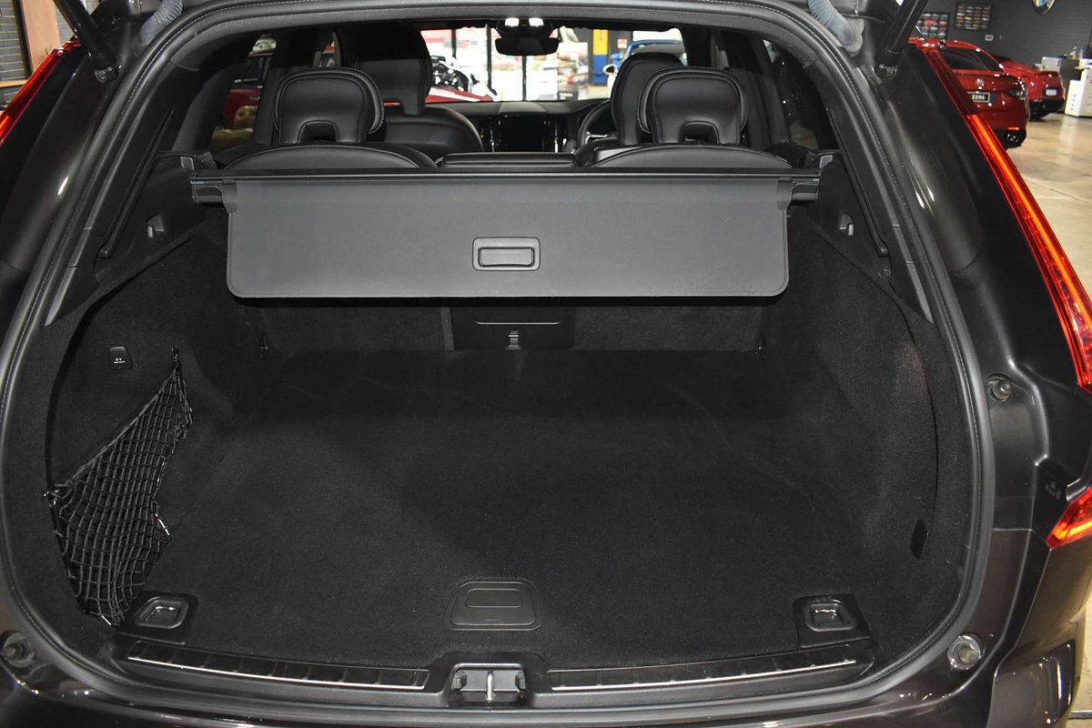 2021 Volvo XC60 B6 R-Design