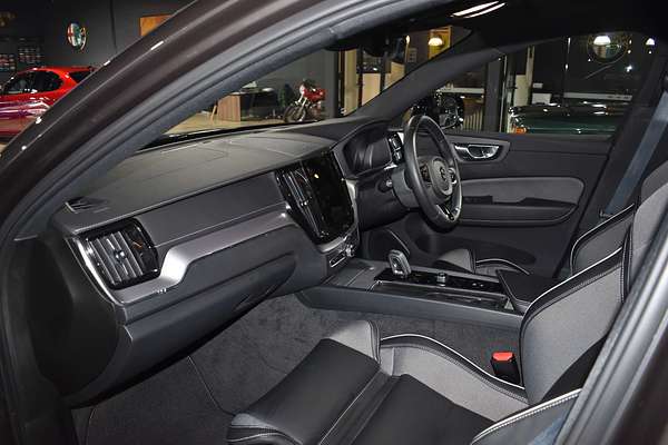 2021 Volvo XC60 B6 R-Design