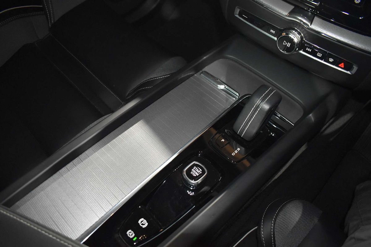2021 Volvo XC60 B6 R-Design