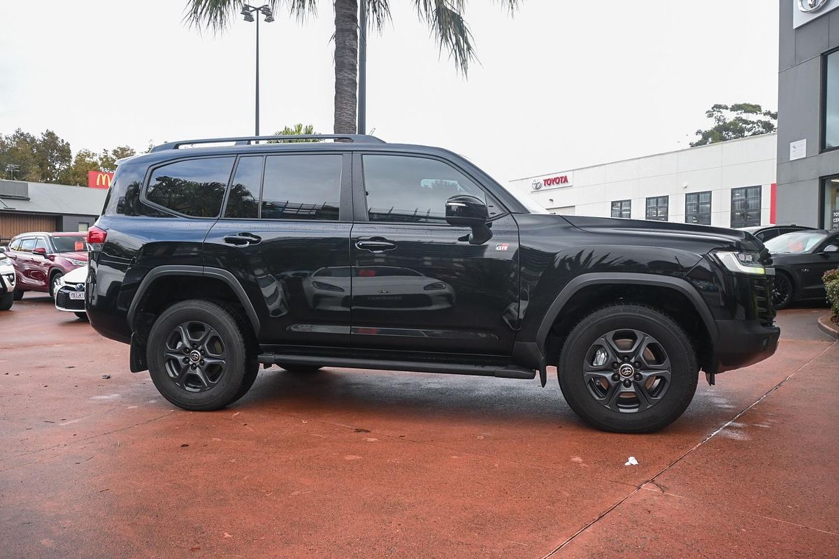2023 Toyota Landcruiser GR Sport FJA300R