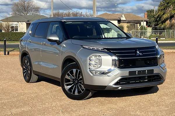2025 Mitsubishi Outlander LS ZM