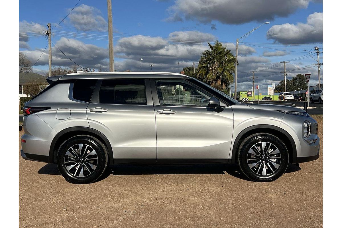 2025 Mitsubishi Outlander LS ZM