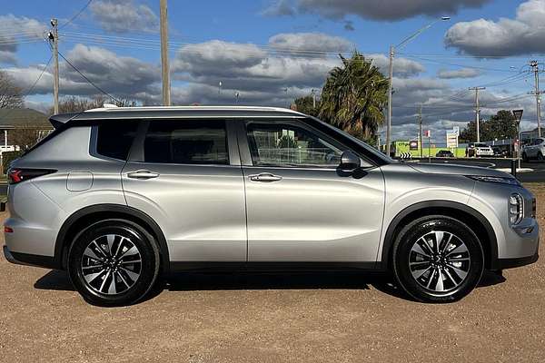 2025 Mitsubishi Outlander LS ZM