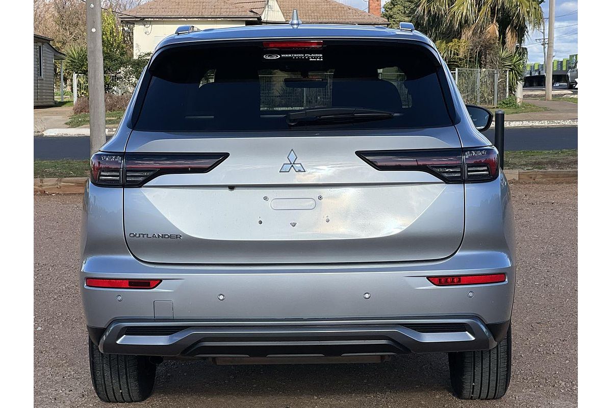2025 Mitsubishi Outlander LS ZM