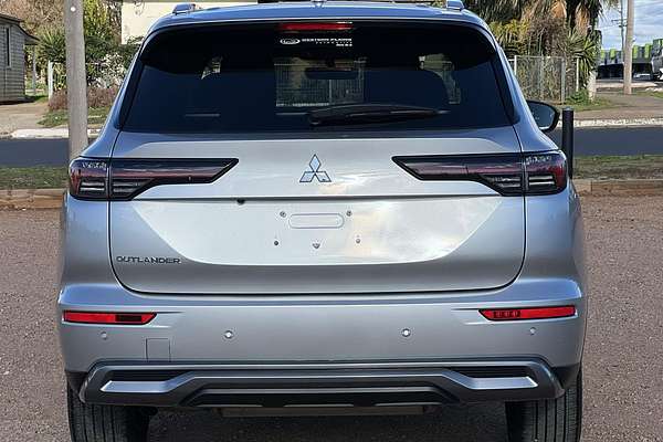 2025 Mitsubishi Outlander LS ZM