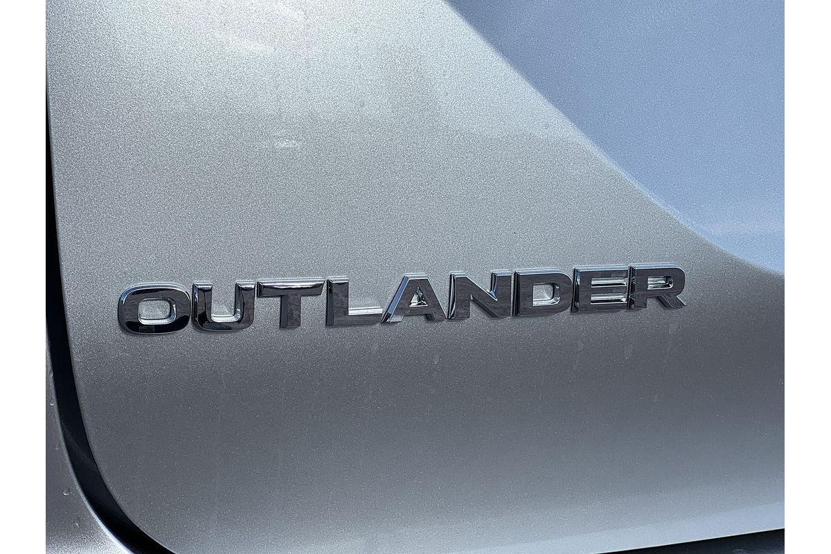2025 Mitsubishi Outlander LS ZM