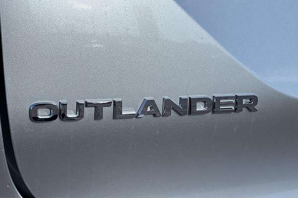 2025 Mitsubishi Outlander LS ZM