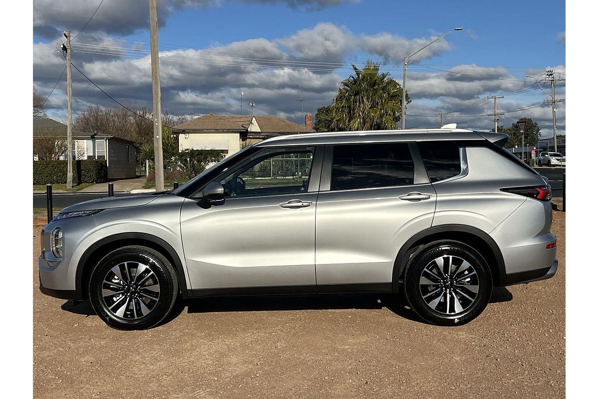 2025 Mitsubishi Outlander LS ZM