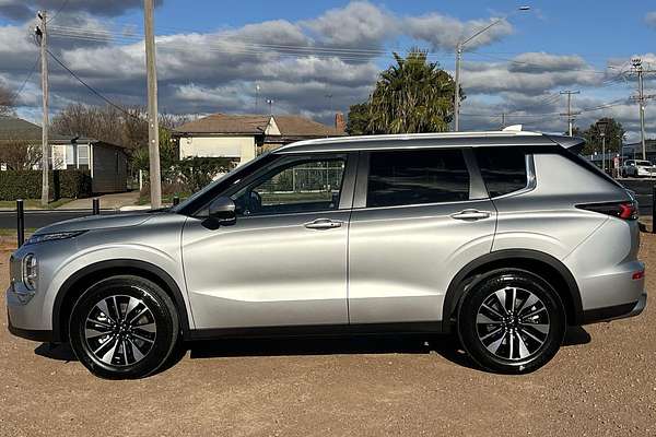 2025 Mitsubishi Outlander LS ZM