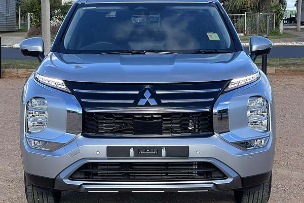 2025 Mitsubishi Outlander LS ZM