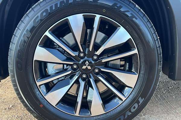 2025 Mitsubishi Outlander LS ZM