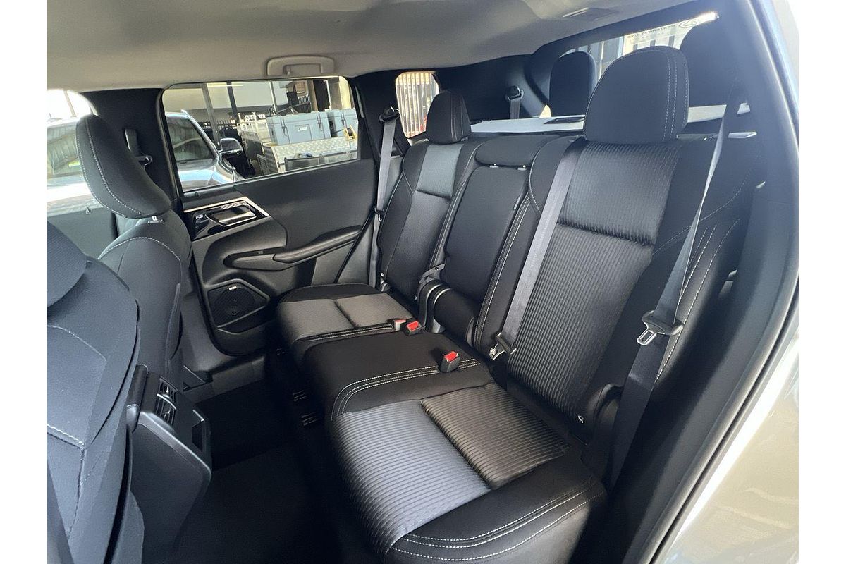 2025 Mitsubishi Outlander LS ZM