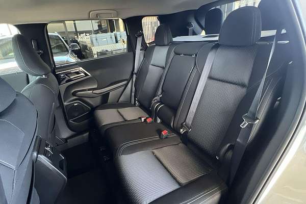 2025 Mitsubishi Outlander LS ZM