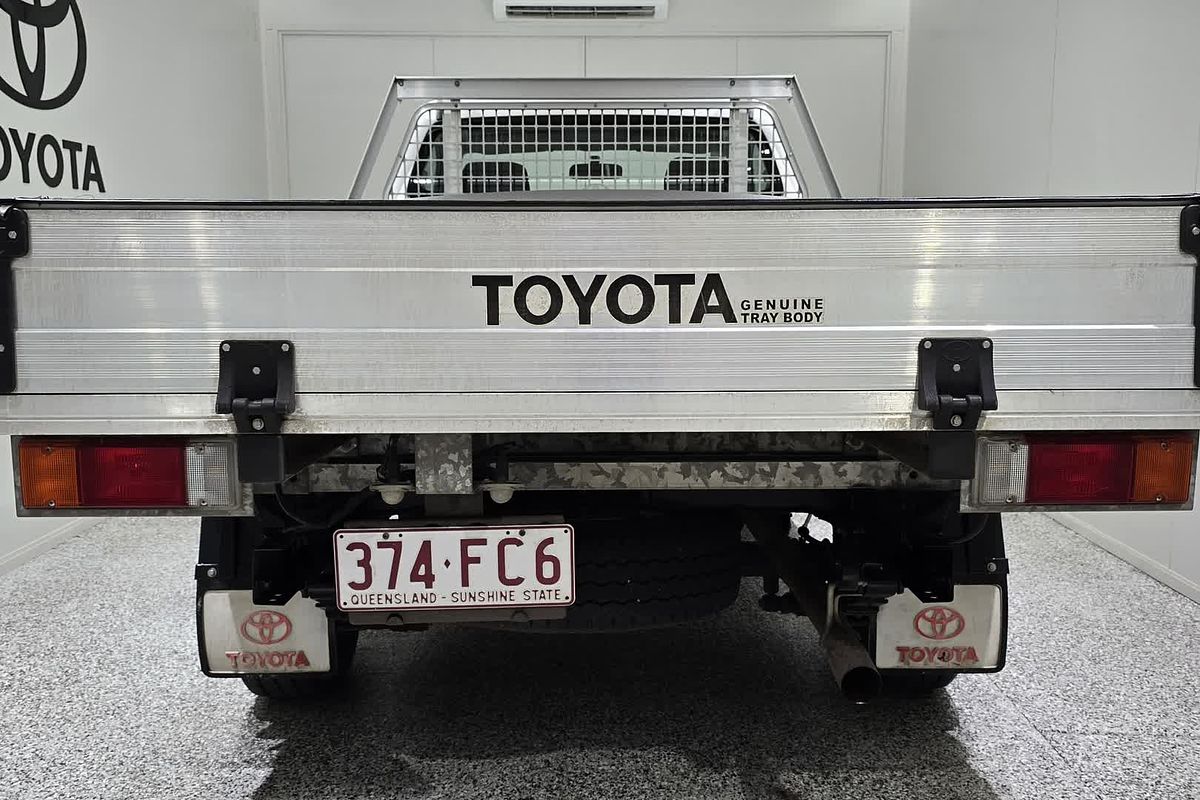 2014 Toyota Hilux Hilux 4x2 Workmate 2.7L Petrol Manual Single Cab C/C TGN16R Rear Wheel Drive