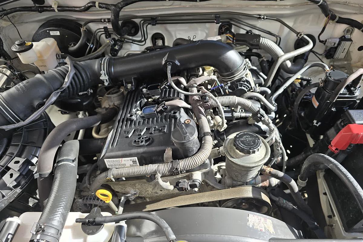 2014 Toyota Hilux Hilux 4x2 Workmate 2.7L Petrol Manual Single Cab C/C TGN16R Rear Wheel Drive