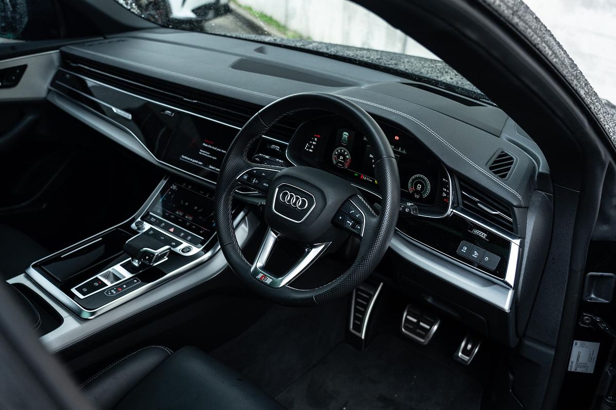 2023 Audi Q8 55 TFSI S line F1