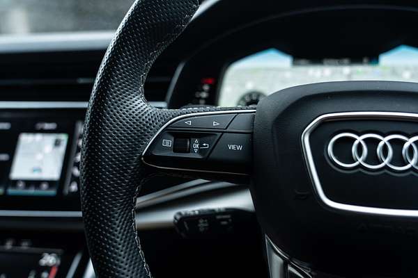 2023 Audi Q8 55 TFSI S line F1