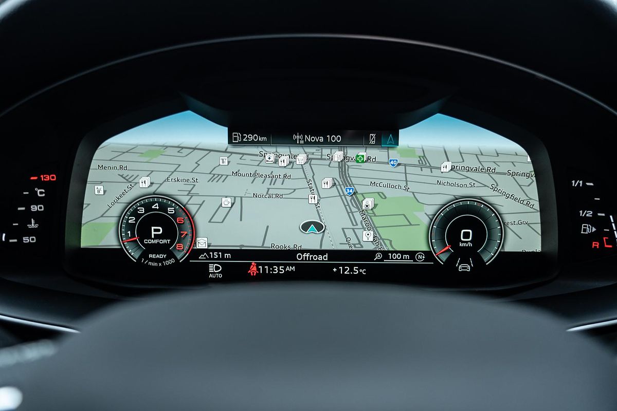 2023 Audi Q8 55 TFSI S line F1