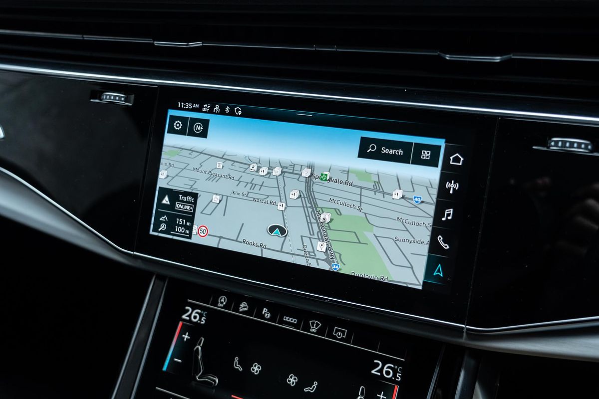 2023 Audi Q8 55 TFSI S line F1