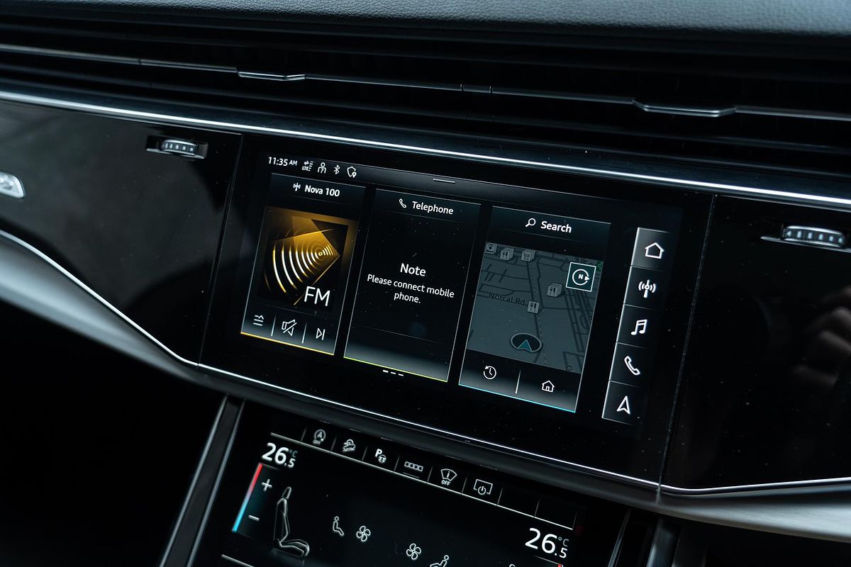 2023 Audi Q8 55 TFSI S line F1
