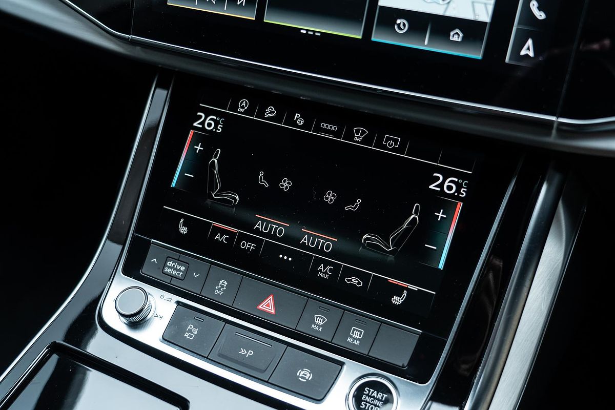 2023 Audi Q8 55 TFSI S line F1